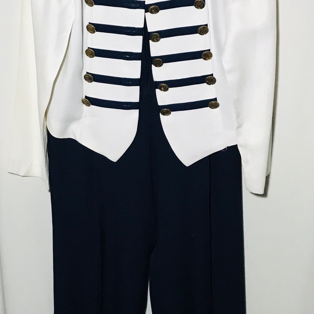 Women’s 2 piece set. Jacket and Slacks..White & Navy..size 9/10. Dani Michael’s